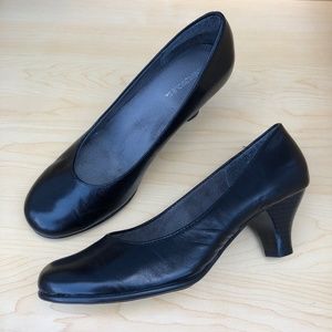 Brand New Aerosoles Wise Guy Pump Size 8